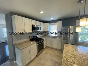 524 Warren Ave in East Providence, RI - Building Photo - Building Photo