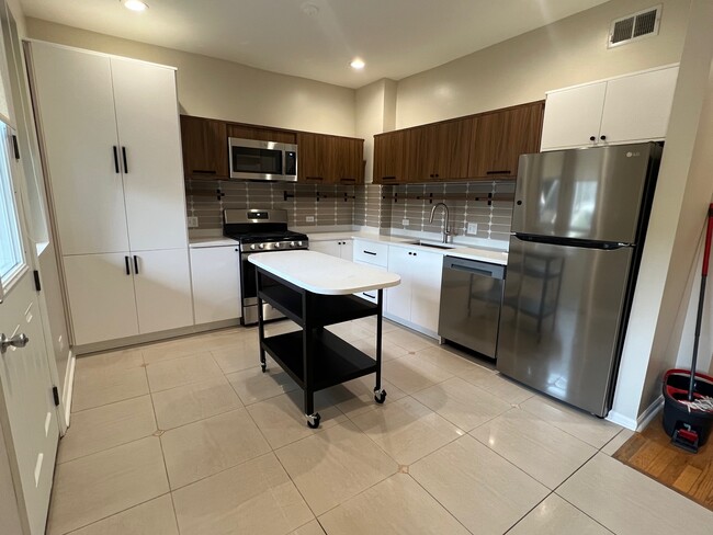 1844 N Humboldt Blvd, Unit 2