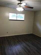 317 W School St, Unit D in Lake Charles, LA - Building Photo - Building Photo