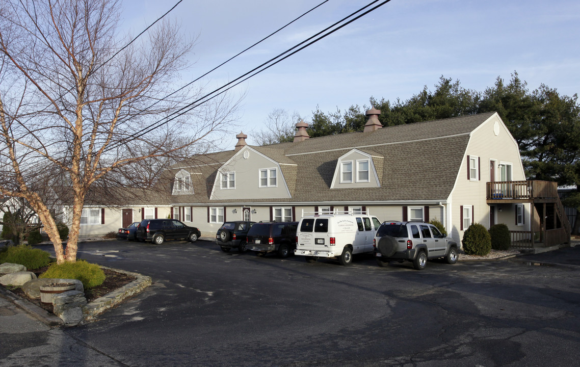 15-17 Massasoit Ave in Bristol, RI - Building Photo