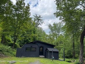 18 Country Club Ln in Woodstock, NY - Building Photo - Building Photo