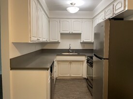 1595 E Chevy Chase Dr, Unit 6 in Glendale, CA - Building Photo