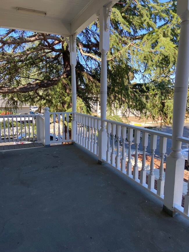 2104 Castro St in Martinez, CA - Building Photo - Building Photo