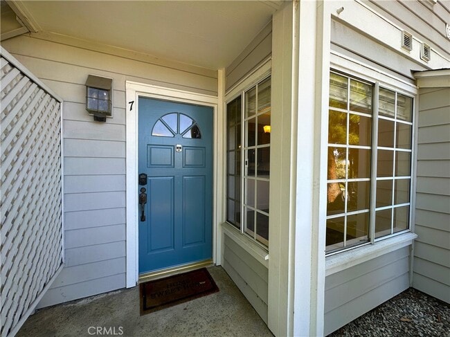1341 Via Sebastian in Los Angeles, CA - Building Photo - Building Photo