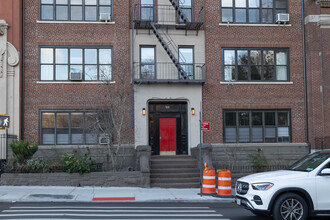 916 Union St in Brooklyn, NY - Building Photo - Building Photo