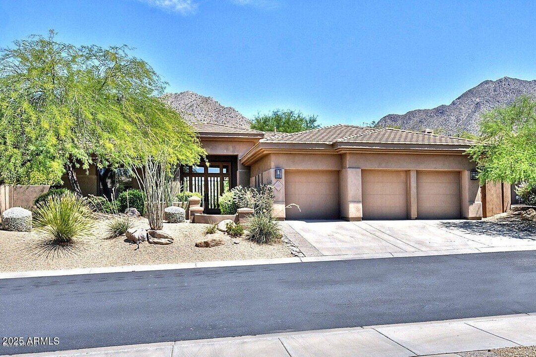 11088 E Acacia Dr in Scottsdale, AZ - Building Photo