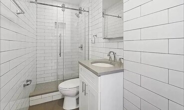 130 1st Ave in New York, NY - Building Photo - Building Photo
