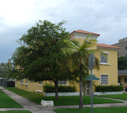 102 Menores Ave in Coral Gables, FL - Building Photo - Building Photo