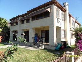 2656 Raymond Ave in Los Angeles, CA - Building Photo