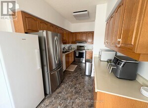 744 Wonderland Rd S in London, ON - Building Photo - Building Photo