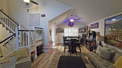 8358 Triad Cir in Sacramento, CA - Building Photo - Building Photo