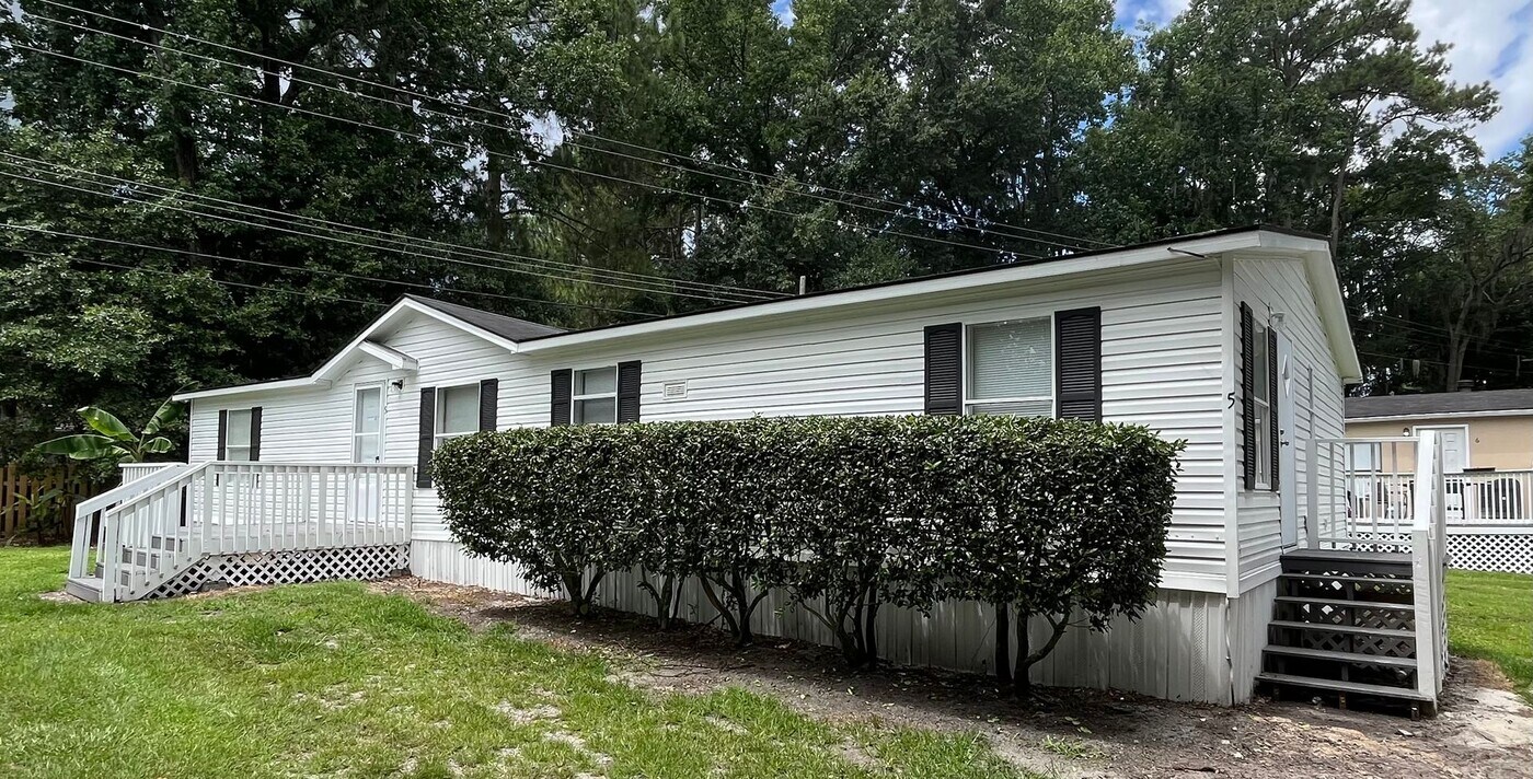6803 Waters Ave in Savannah, GA - Building Photo