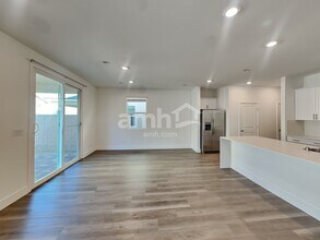 5835 Astapor St in Las Vegas, NV - Building Photo - Building Photo