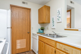 Lehman Village in Canal Winchester, OH - Building Photo - Interior Photo