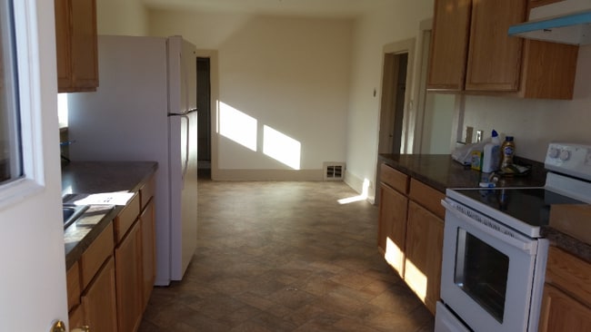 423 3rd St W in Culbertson, MT - Foto de edificio - Building Photo