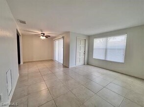 828 96th Ave N in Naples, FL - Foto de edificio - Building Photo