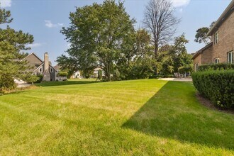 1055 Knollwood Ln in West Chicago, IL - Building Photo - Building Photo