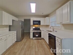 3453 Sunset Rd in Charlotte, NC - Foto de edificio - Building Photo