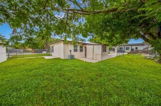 6044 Funston St in Hollywood, FL - Building Photo - Building Photo