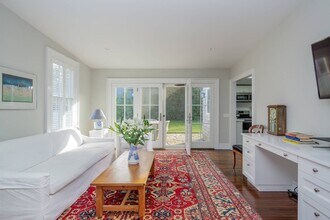 19 Concord St in Sag Harbor, NY - Building Photo - Building Photo