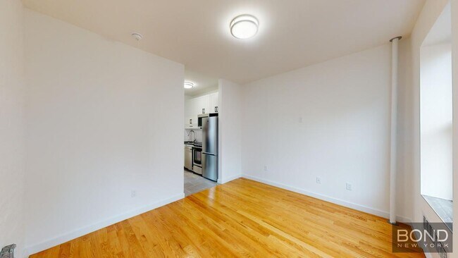 28 King St in New York, NY - Building Photo - Building Photo
