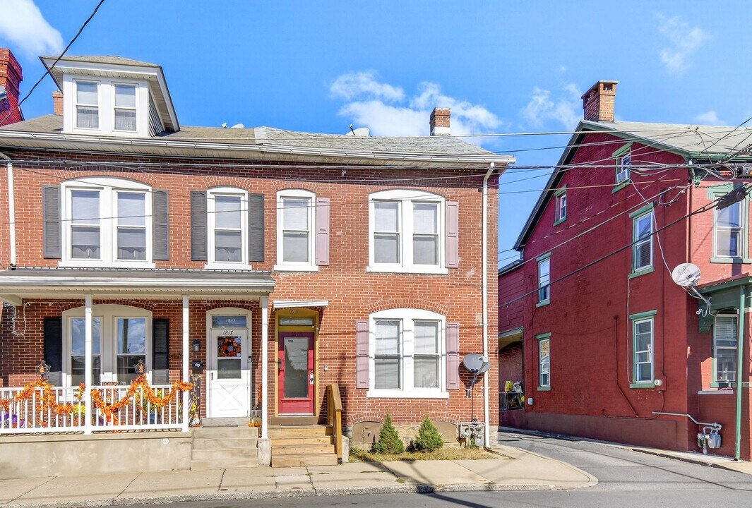 1215 Lehman St in Lebanon, PA - Building Photo