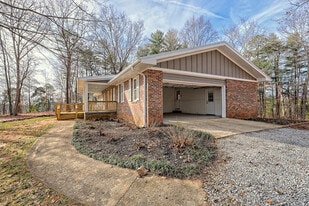 3455 Hwy 441 in Clarkesville, GA - Building Photo