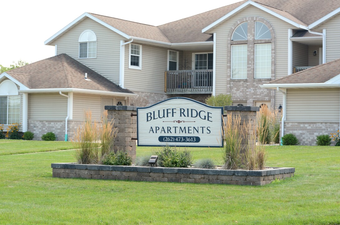 Bluff Ridge Apartments in Whitewater, WI - Building Photo