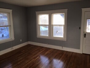 64 Endicott St, Unit 2nd FL Rt in Quincy, MA - Building Photo - Building Photo