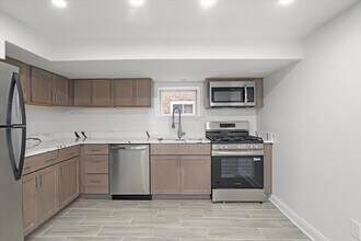 7056 N Rockwell St in Chicago, IL - Building Photo - Building Photo