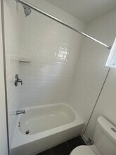 6056 W Girard Ave, Unit 2nd Floor in Philadelphia, PA - Building Photo - Building Photo