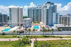 5401 Collins Ave in Miami Beach, FL - Building Photo - Building Photo