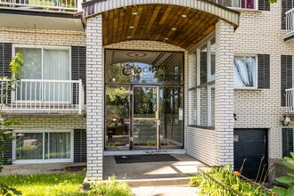 Ciocaro 7300 APT. in Montréal, QC - Building Photo - Building Photo