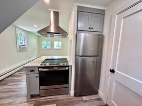322 Greens Farms Rd in Westport, CT - Foto de edificio - Building Photo