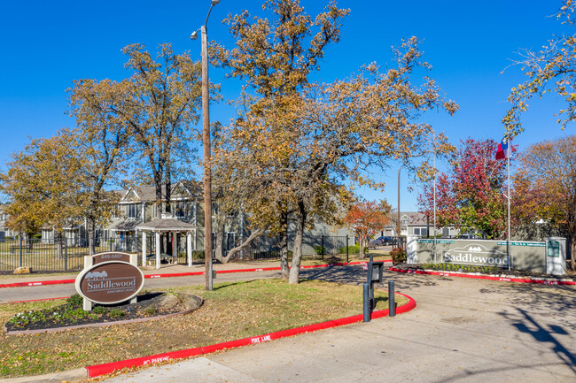 Saddlewood Club in Bryan, TX - Foto de edificio - Building Photo