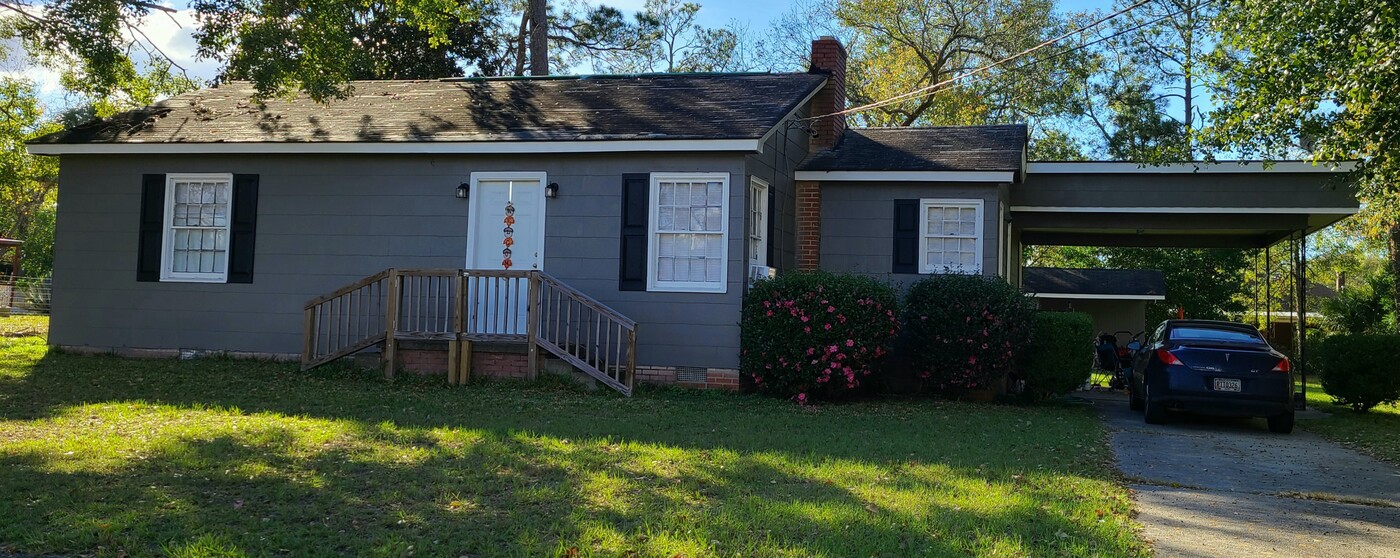 299 N Lexington St in Lyons, GA - Building Photo