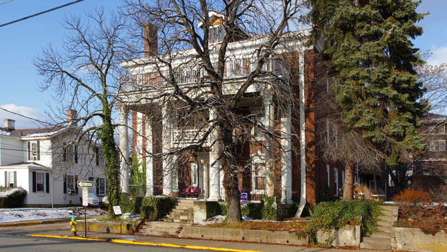 735 Wallace Ave in Pittsburgh, PA - Foto de edificio - Building Photo