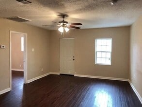 126 Gulf Pump Rd, Unit C in Crosby, TX - Building Photo - Building Photo