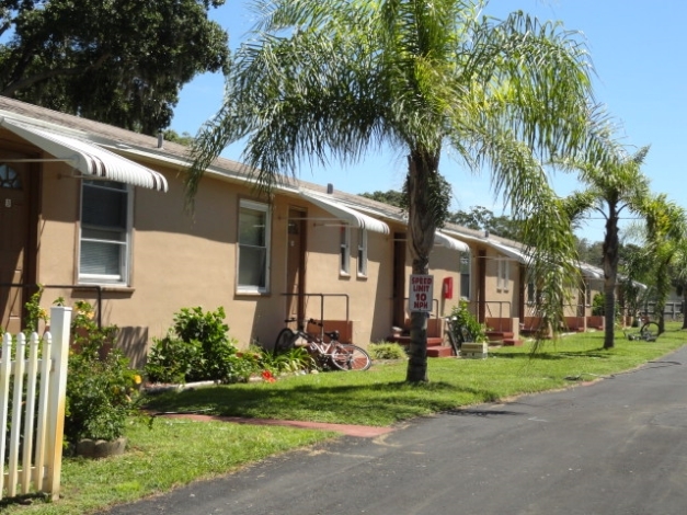 Walter Moore Place in Largo, FL - Building Photo - Building Photo