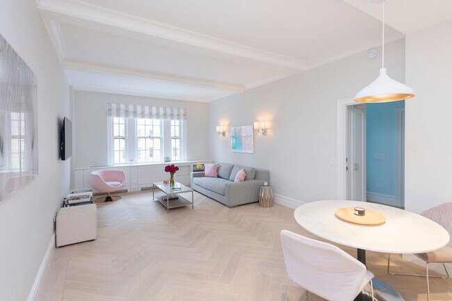 25 5th Ave in New York, NY - Building Photo - Building Photo