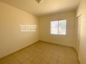 614 S Almendra St in Las Cruces, NM - Building Photo