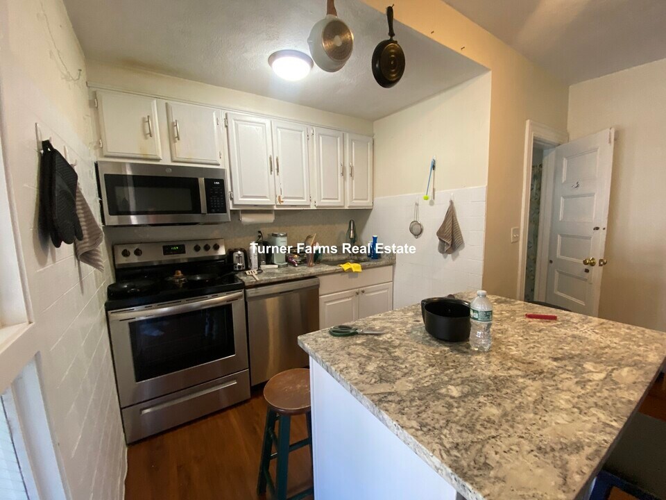 31 Stearns Ave, Unit 2 in Medford, MA - Building Photo