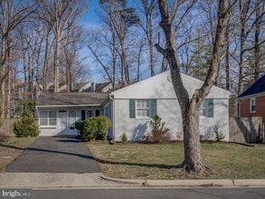 31 Fort Williams Pkwy in Alexandria, VA - Building Photo - Building Photo