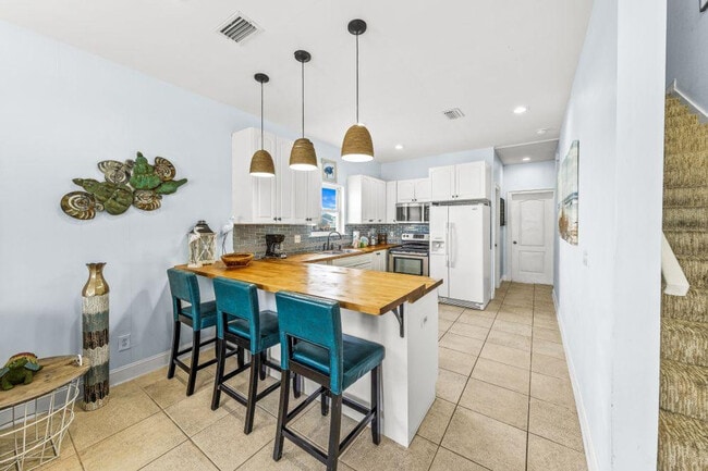1433 W Lagoon Ave in Gulf Shores, AL - Foto de edificio - Building Photo