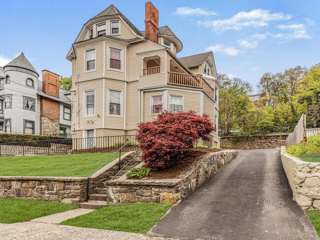 property at 488 Warburton Ave