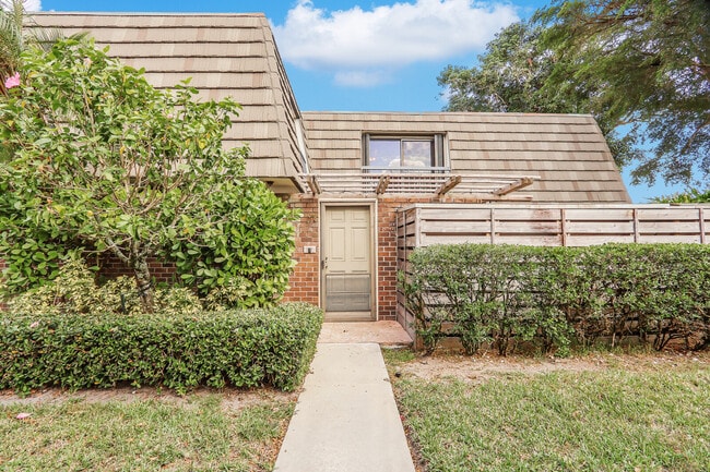 803 8th Terrace in Palm Beach Gardens, FL - Building Photo - Building Photo