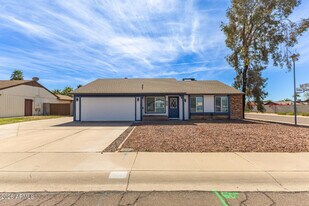4743 W Villa Theresa Dr in Glendale, AZ - Building Photo