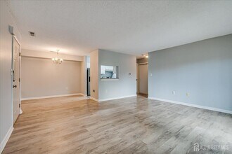 5319 Ravens Crest Dr in Plainsboro, NJ - Building Photo - Building Photo