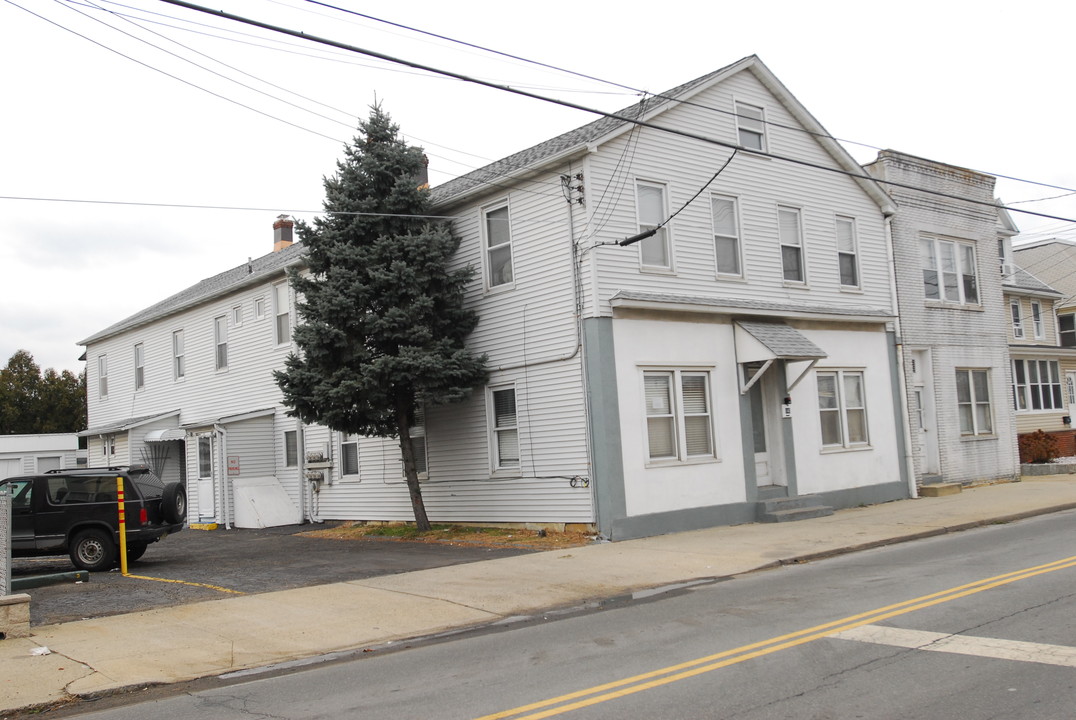 140 Whitehead Ave in South River, NJ - Foto de edificio