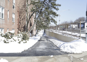 Sadore Lane Gardens in Yonkers, NY - Building Photo - Building Photo